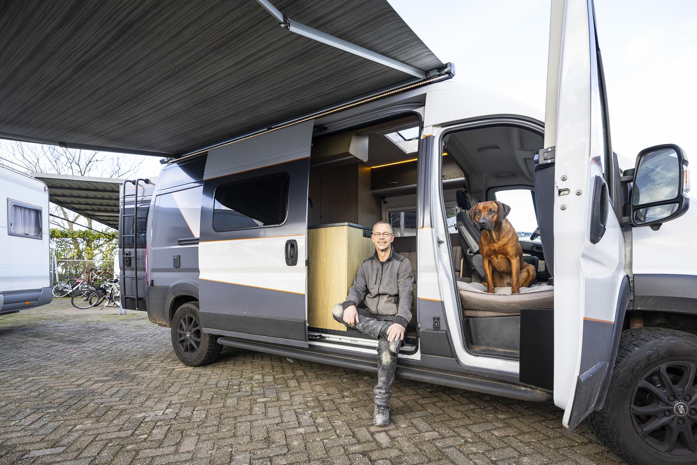 Vloerverwarming in je buscamper? Marco uit Arcen bouwt het voor je: ‘Met kamperen heeft het niets me